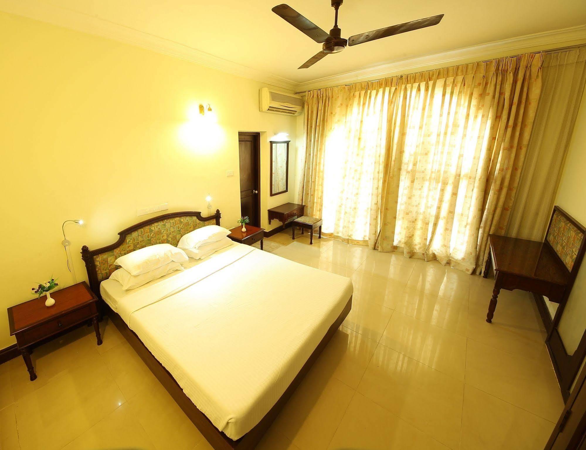 Ats Willingdon Hotel Kochi Exterior foto
